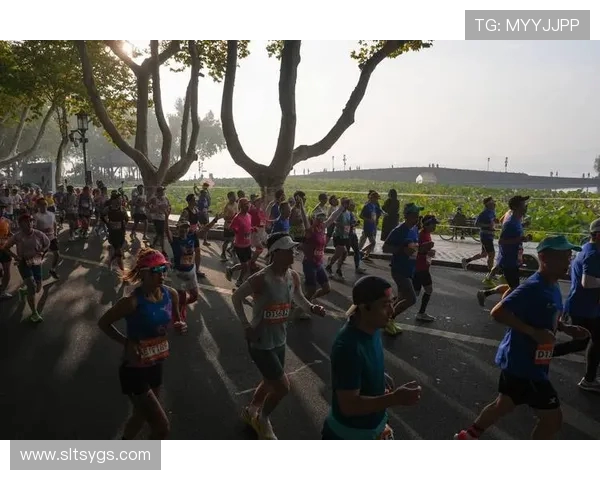 杭州城市马拉松点评：极限运动队展现力量与毅力的完美结合